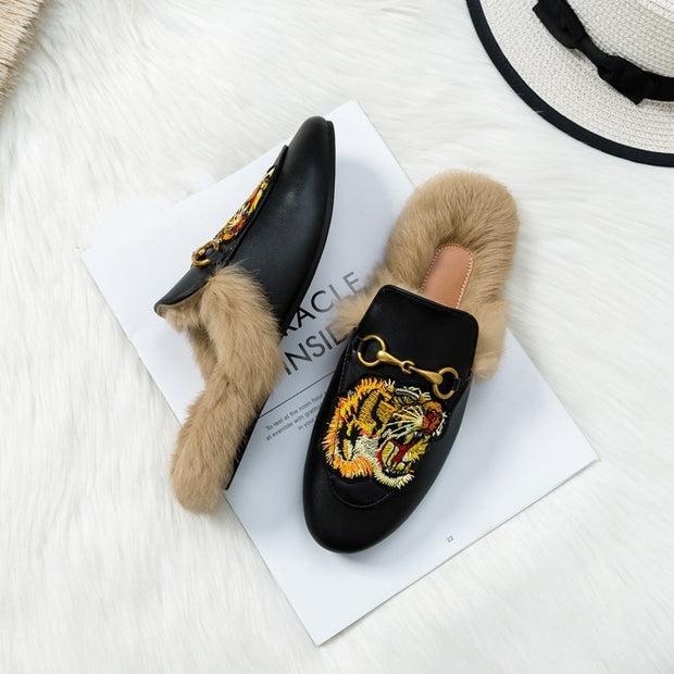 Wear flat bunny shoes in autumn and winter